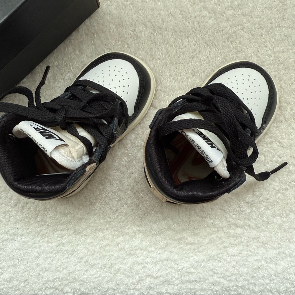 Nike Air Jordan Baby Sneakers "Latte" - Picture 6 of 9